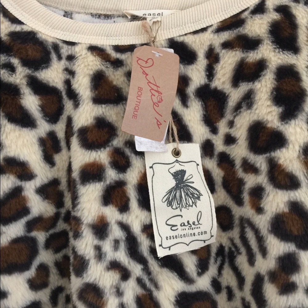 Easel Leopard Top - Picture 2 of 6